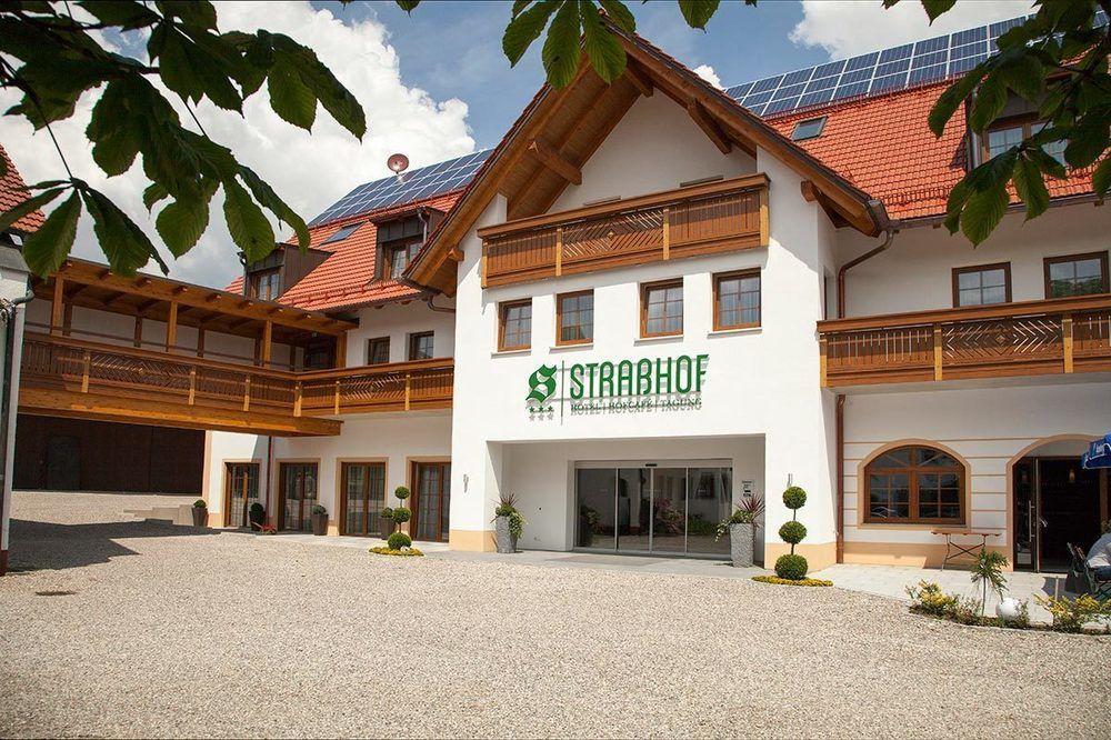 Hotel Strasshof Пфаффенгофен-ан-дер-Ільм Екстер'єр фото